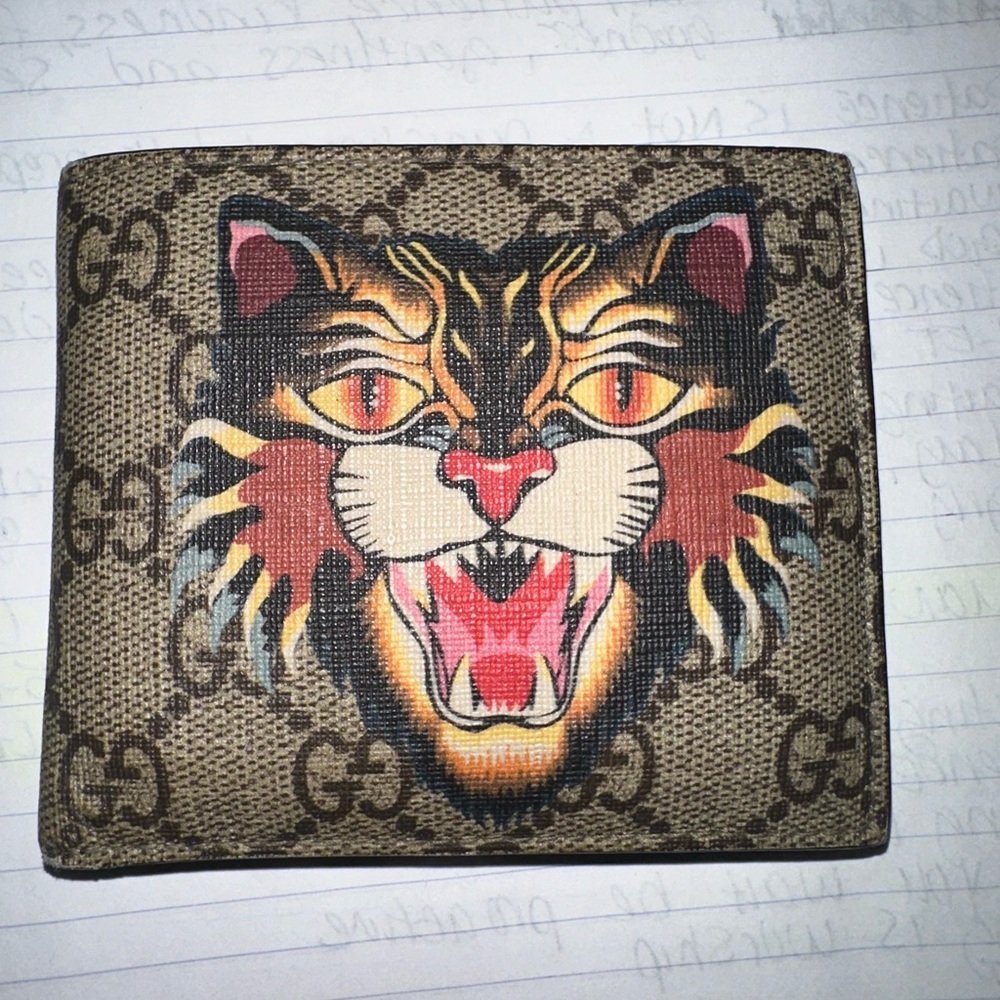 Men’s Gucci wallet